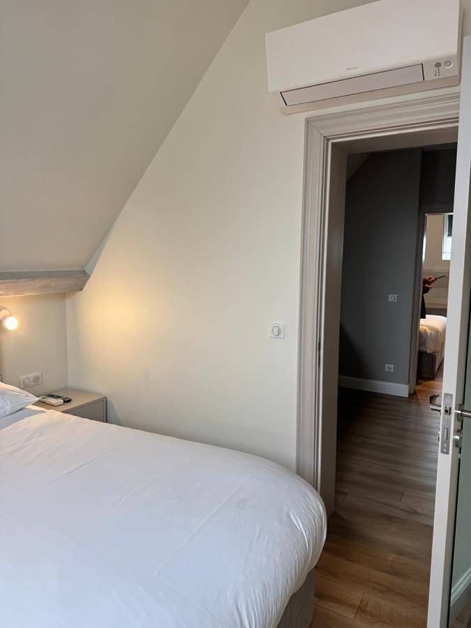 Chambre d’hôte pour 12 personnes, avec jardin et vue, adapté aux familles à Dole - 3