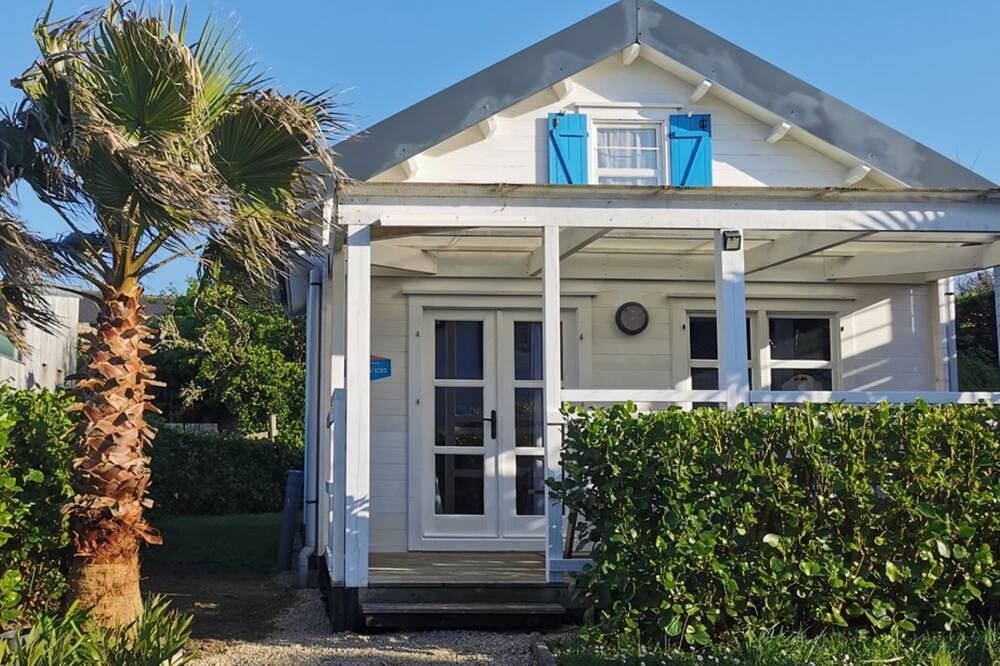 Chalet vue mer en Bretagne : plages et sentier Gr 34 à 150 m. in Plouarzel, Région de Brest
