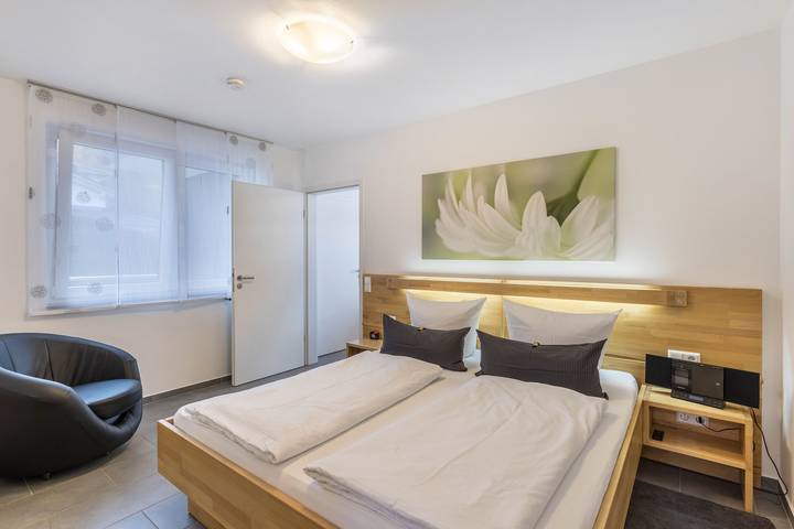 Hel lejlighed, Apartment "Korn" with Shared Garden & Wi-Fi in Albstadt, Neckar-Alb
