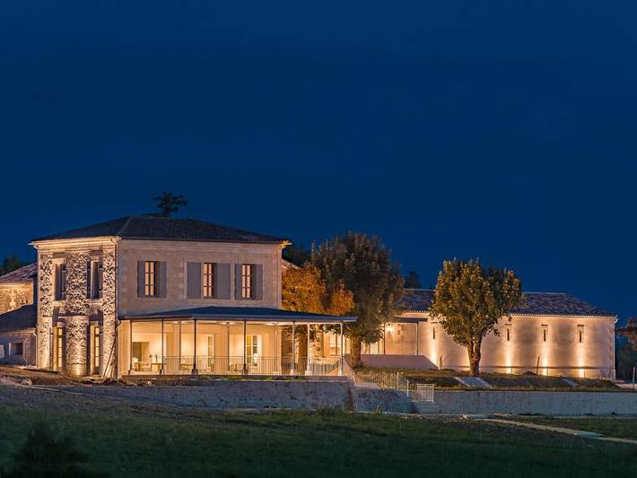 Gîte pour 6 personnes, avec Terrasse ainsi que Jardin et Vue à Saint-Christophe-des-Bardes