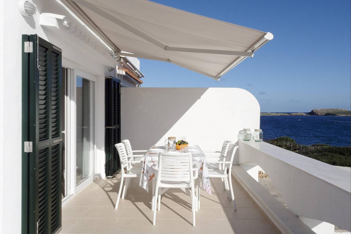 Apartamento vacacional entero, Apartamento con vistas infinitas al Mar in Coves Noves, Es Mercadal