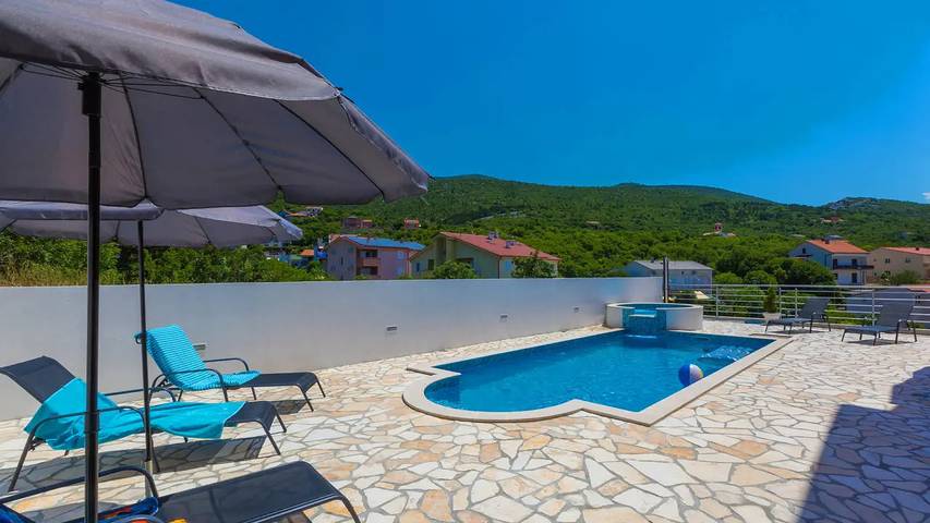 Ferienwohnung für 8 Personen, mit Garten und Pool