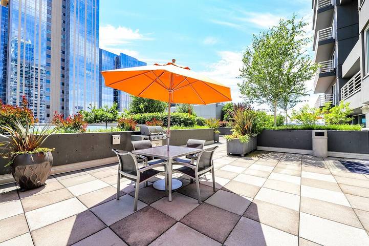 Vacation apartment for 6 people, with balcony and pool as well as hot tub in Seattle