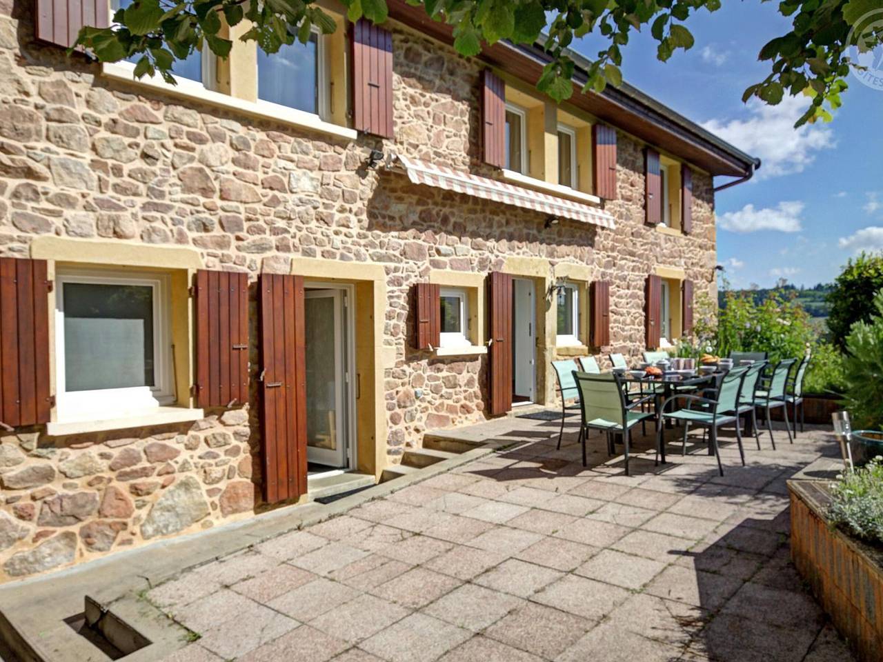 Maison de vacances spacieuse avec jardin et animaux admis in Belmont-de-la-Loire, Région de Roanne