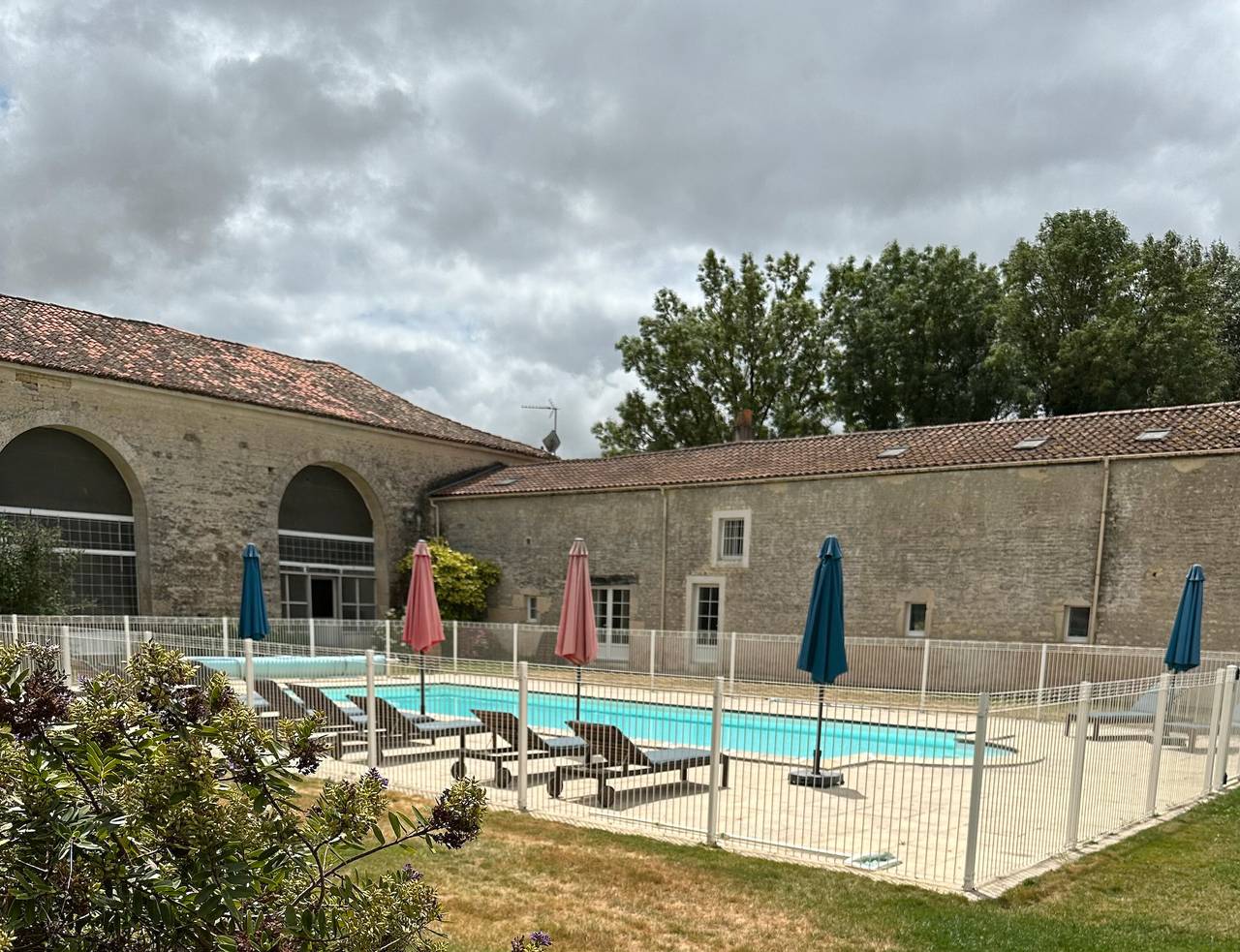 Ferienhaus 'Le Colombier' mit privater Terrasse, privatem Garten und Wi-Fi in Surgères, Rochefort und Umgebung