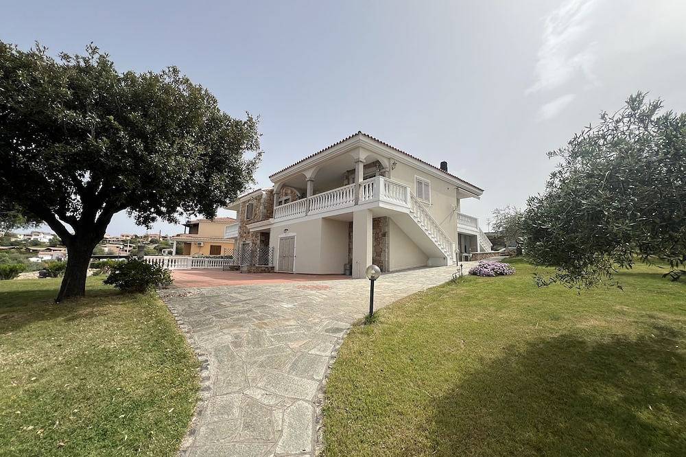 Villa maccioni n.3 vista mare in Tanaunella, Budoni