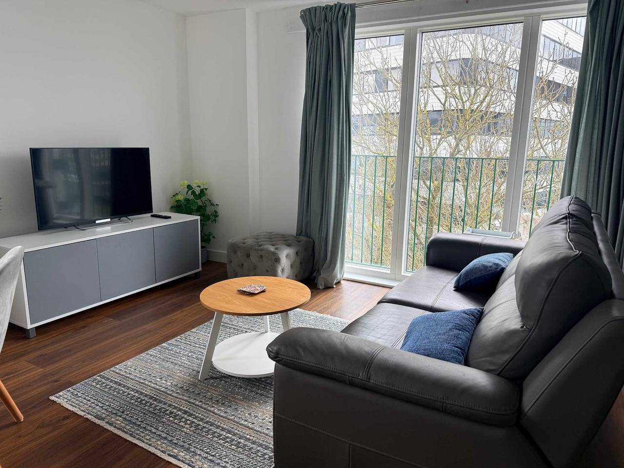 Entire apartment, 2Br Bracknell Apt Near Ascot | Parking & Wifi in Bracknell, Berkshire