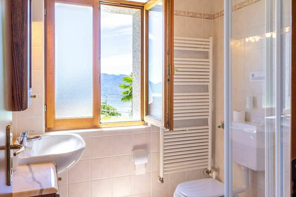 Wonderful private villa for 4 guests with Wifi, private pool, Tv and terrace in Viggiona, Trarego Viggiona