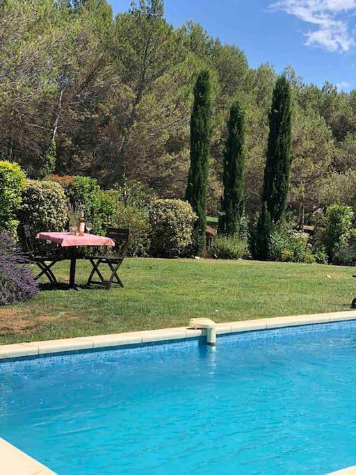 Maison d’hôte pour 6 personnes, avec piscine ainsi que vue et jardin, adapté aux familles à Mallemort - 3