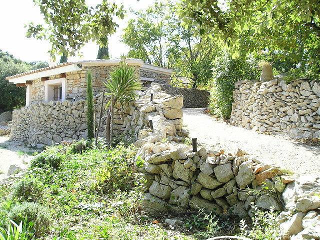 Gîte pour 6 personnes, avec terrasse ainsi que piscine et jardin à Solliès-Toucas - 3