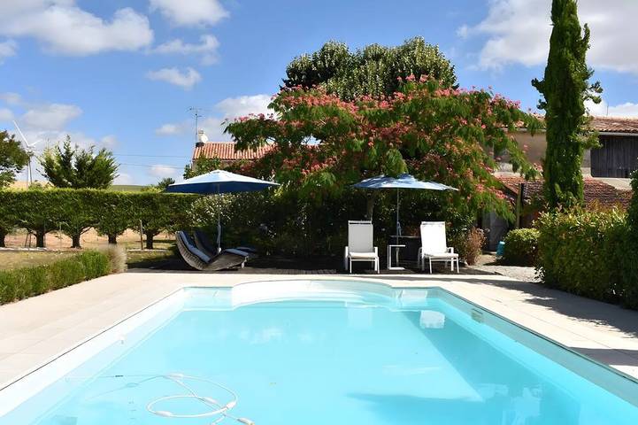 Location de vacances pour 7 personnes, avec jardin à Torxé