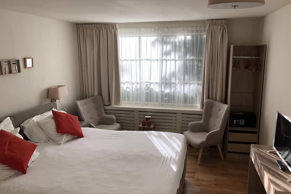60 m2 luxury apartment with double jacuzzi and private Finnish sauna, in villa in Oss, Noord-Brabant