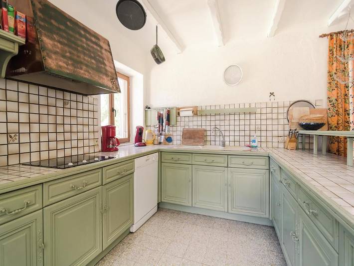 Location de vacances pour 10 personnes, avec terrasse ainsi que jardin et piscine à Salazac - 4