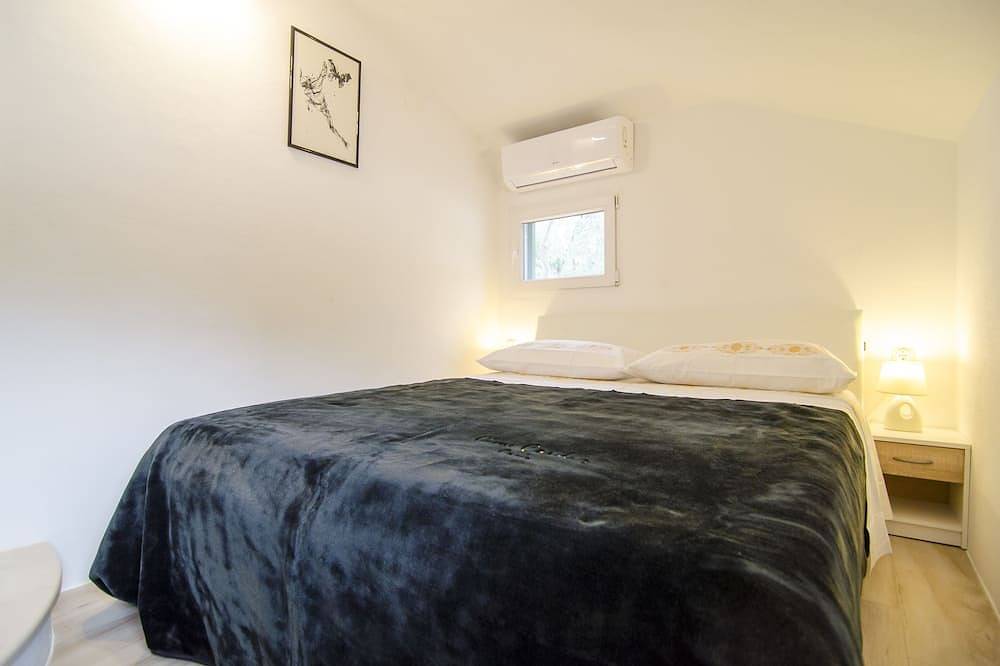 Holiday Home Bliss - Vakantiehuis met buitenzwembad en zeezicht (St) in Splitska, Brac