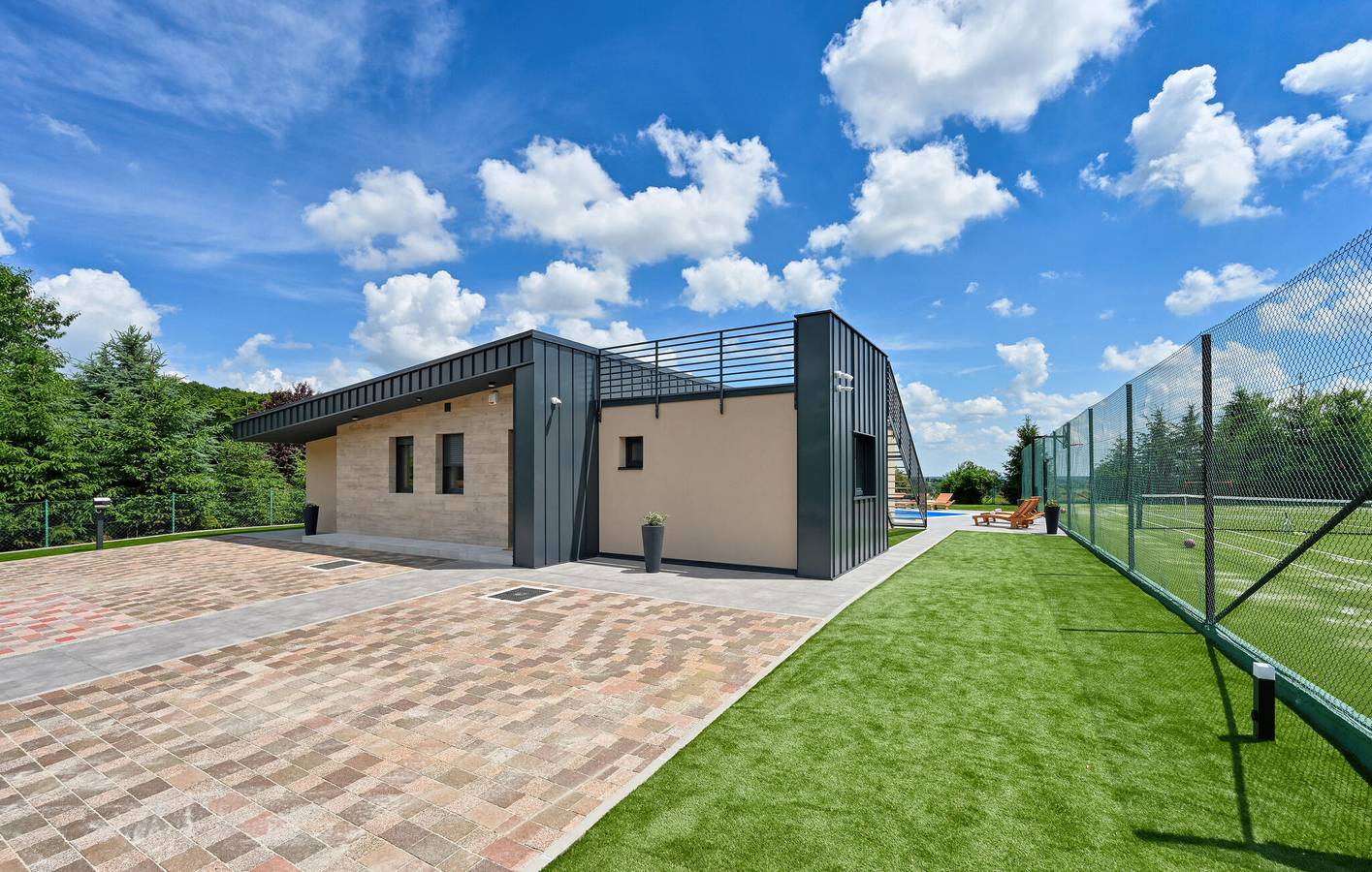 Modernes Apartment mit Pool, Terrasse und WLAN – der perfekte Urlaubsort! in Koprivnica-Krizevci