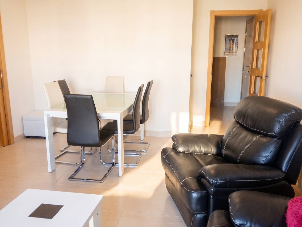 Apartamento entero, Apartamento cómodo en Almería con piscina compartida - 72 m² in Retamar, Almería