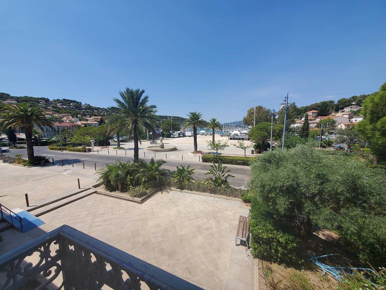 Apartamento vacacional entero, Vista al mar, 3 habitaciones, internet, aire acondicionado y estacionamiento privado in Saint-Mandrier-sur-Mer, Region de Toulon