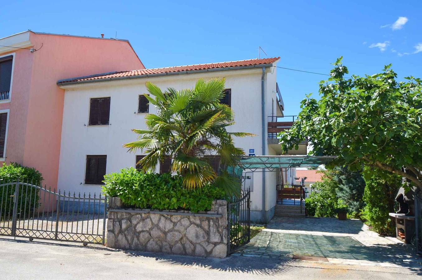 Entire vacation apartment, Holiday apartment mit Terrasse  in Malinska-Dubašnica, Krk