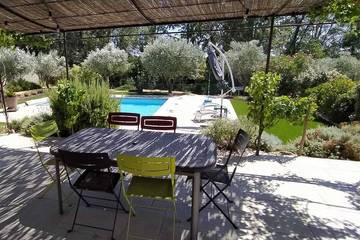 Gîte pour 6 personnes, avec jardin et terrasse à Cairanne