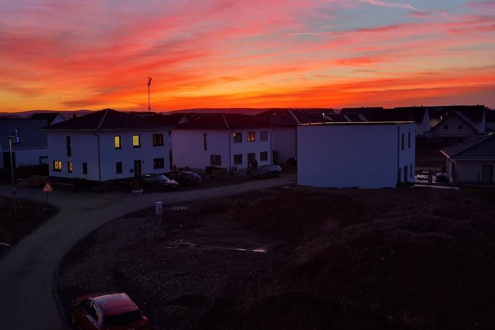 Ganze Wohnung, Moderne Ferienwohnung mit großer Terrasse in Euskirchen, Eifel