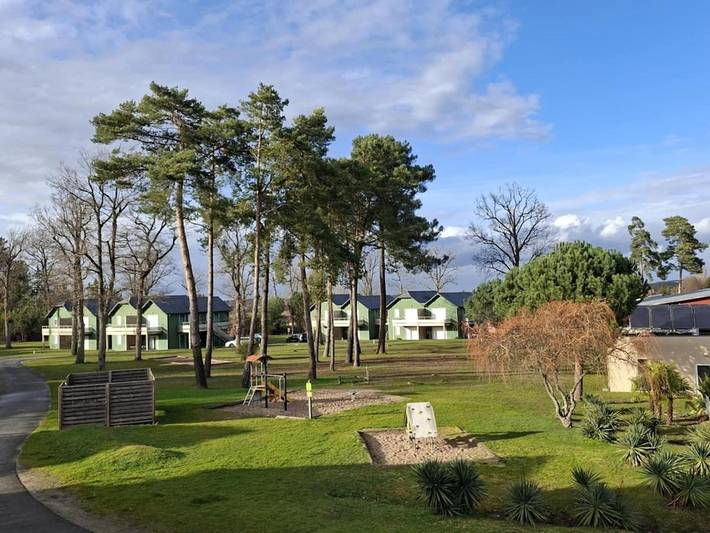 Gîte pour 6 personnes, avec Balcon et Terrasse ainsi que Jardin et Piscine à Chaveignes