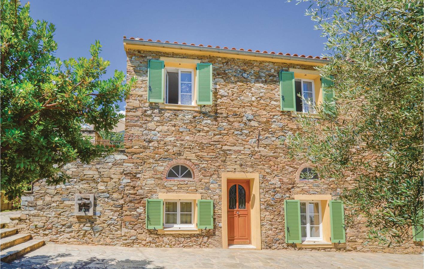Cozy Apartment with Pool, WiFi & Terrace 1.5km from Beach in Santa-Maria-Poggio, Corte region