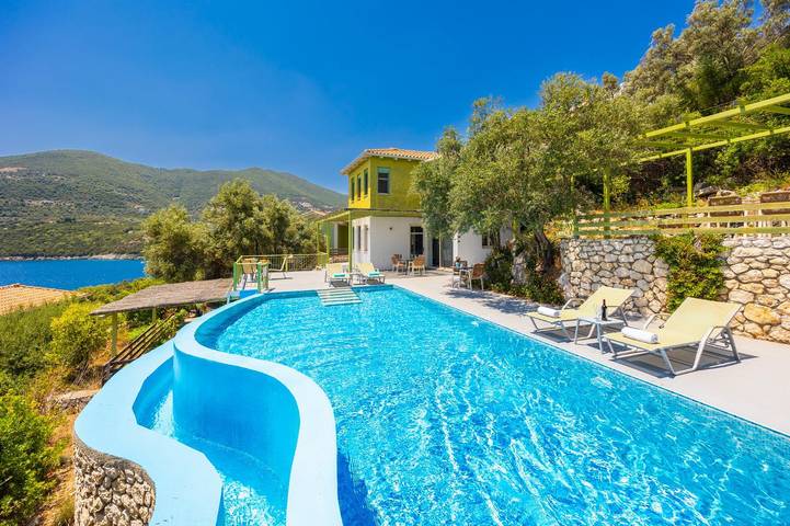 Διαμερίσματα διακοπών για 6 άτομα, με Μπαλκόνι και Ταράτσα καθώς και Κήπο στα Σύβοτα (Λευκάδα)