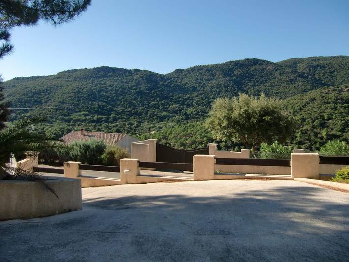 Gîte pour 8 personnes, avec piscine, animaux acceptés à Rayol-Canadel-sur-Mer - 3