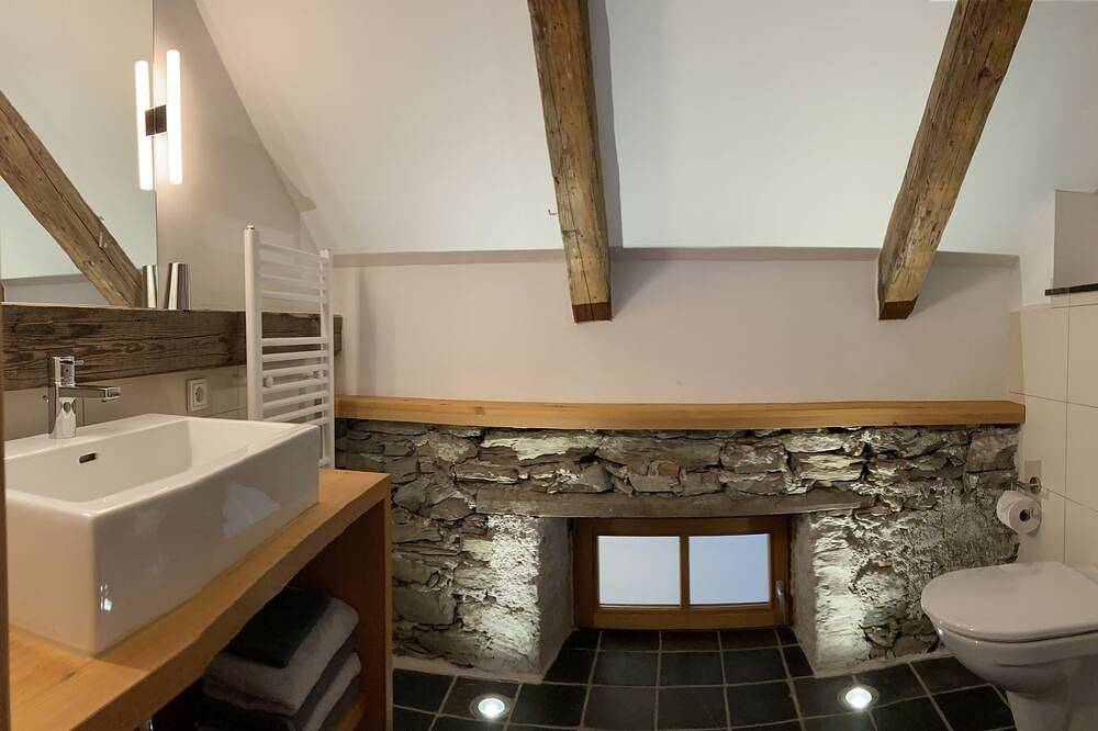 Ganze Wohnung, Stilvolle Ferienwohnung in altem Bauernhaus - Südblick in Gailtaler Alpen, Kirchbach