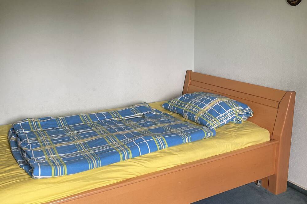Entire house, quiet city location, garden, electric bed, Free parking, Free Wifi in Bielefeld, North Rhine-Westphalia