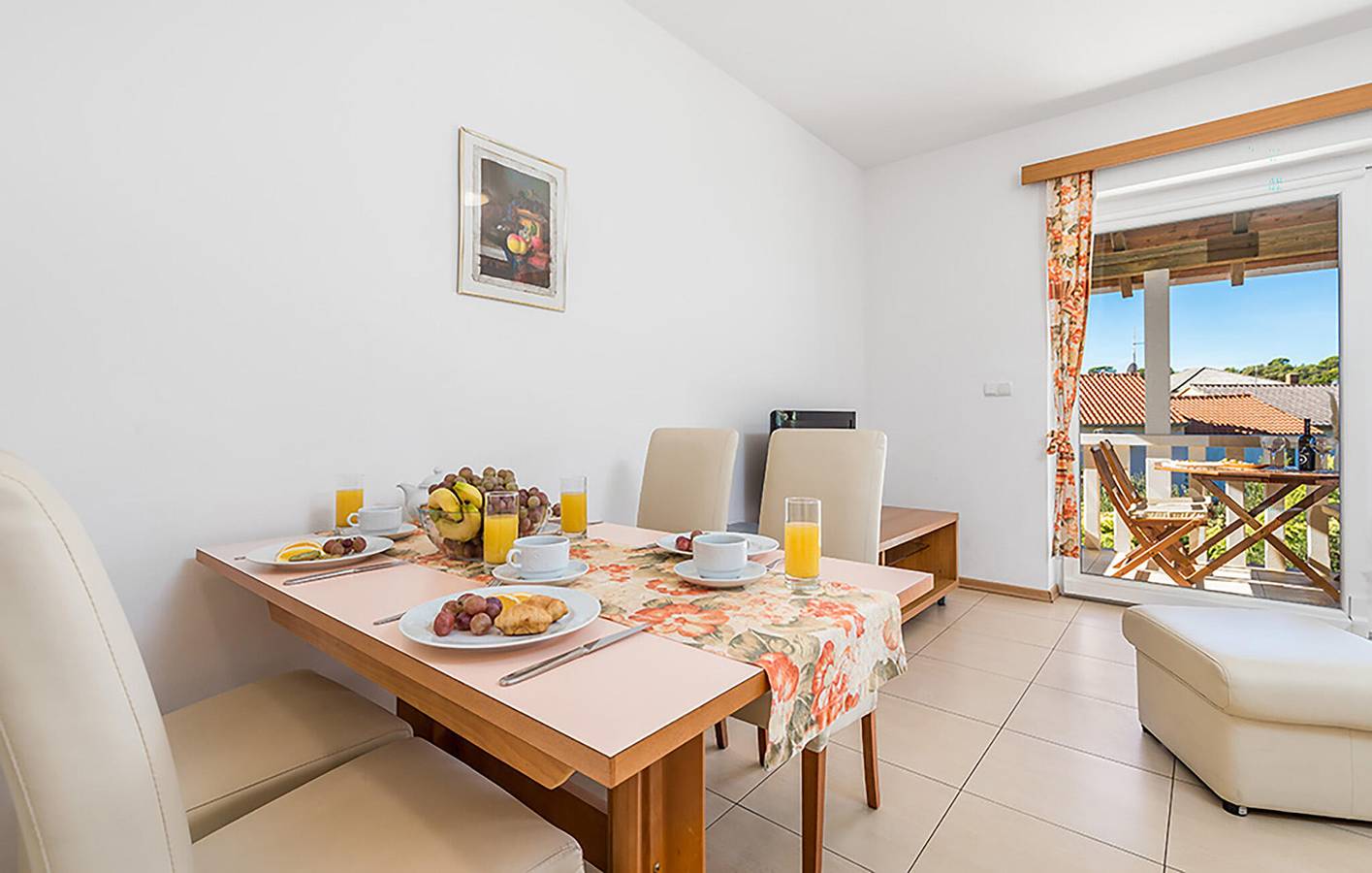Ganze Ferienwohnung, Gemütliche Ferienwohnung mit Pool, WLAN und Terrasse in der Nähe des FKK-Strandes von Kandarola in Palit, Rab