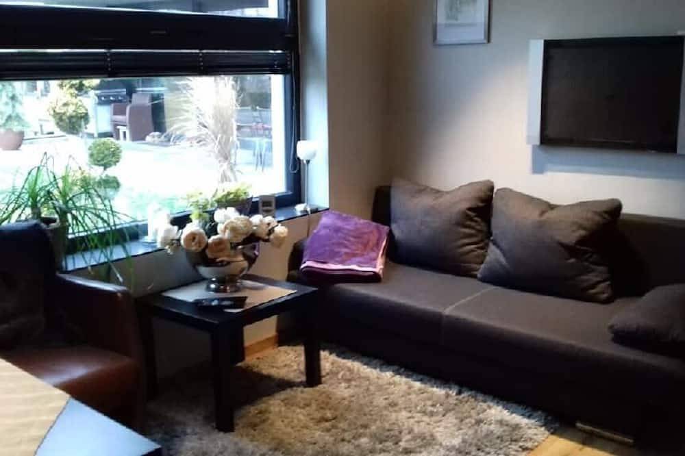 Ganze Wohnung, Gemütliche Ferienwohnung mit eigener Sonnenterrasse in Tirschenreuth, Ostbayern