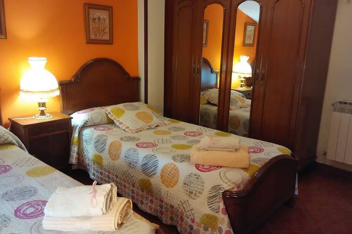 Offre spéciale, maison de famille en pierre et amis avec cave à vin, barbecue et WIFI in Sajazarra, La Rioja Province