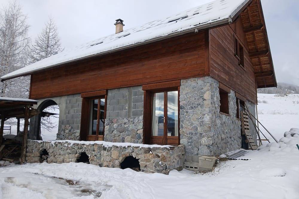 Very sunny chalet at the foot of the slopes, the Ecrins and the paragliding departure point! in Vallouise, Parque Nacional de los Ecrins