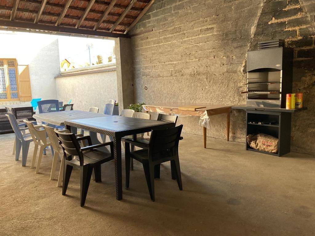 Appartement entier, Apartment in Dompierre-sur-Besbre, Allier