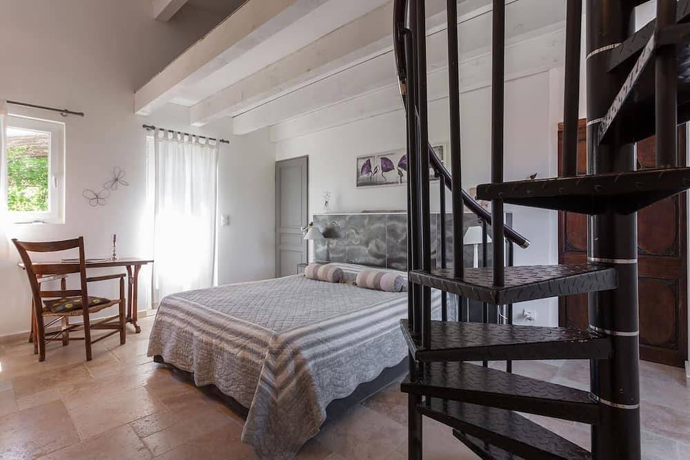 Location de Charme - Spa Extérieur - Clim - at the foot of Mont Ventoux in Mazan, Parque natural regional del Mont Ventoux