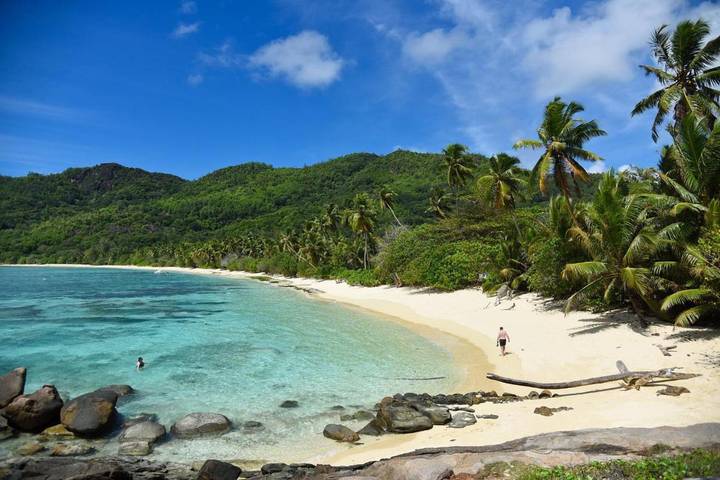 Gîte pour 4 personnes, avec jardin et vue dans Takamaka