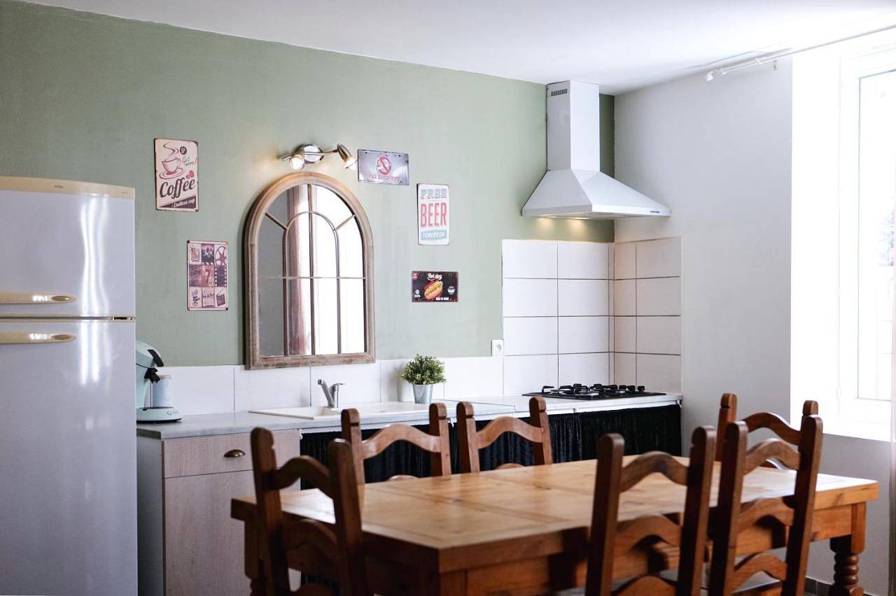 Appartement entier, Two-Bedroom Apartment in Mirepeisset, Côte méditerranéenne (France)