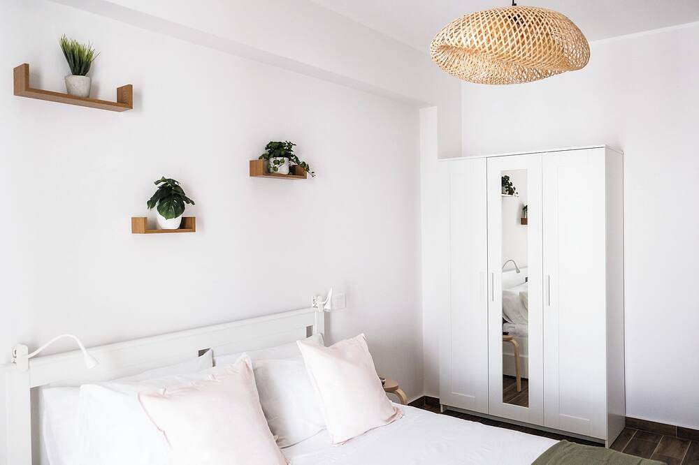 Appartement entier, 2 minutes from the port. Perfect for a romantic getaway or a rejuvenating weekend getaway. in Milazzo, Province de Messina