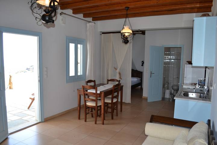 Location de vacances pour 4 personnes, avec vue sur l’océan ainsi que jardin et terrasse, animaux acceptés dans Tinos - 3