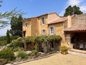 Cottage pour 4 personnes, avec vue et jardin ainsi que piscine et bassin pour enfant, adapté aux familles à Blauvac