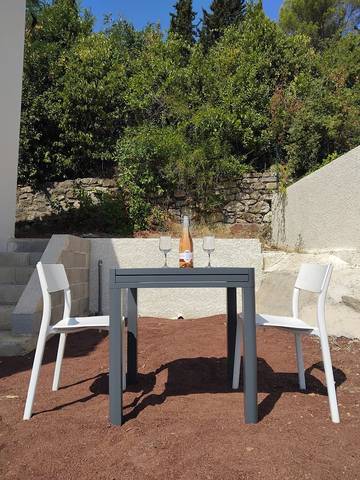 Gîte pour 2 personnes, avec jardin dans l' Hérault
