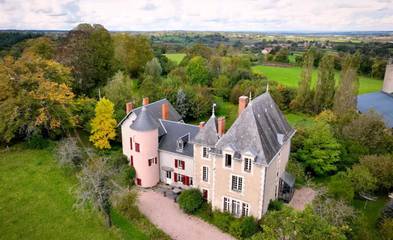 Cottage pour 15 personnes, avec vue ainsi que jardin et piscine, animaux acceptés à La Celle