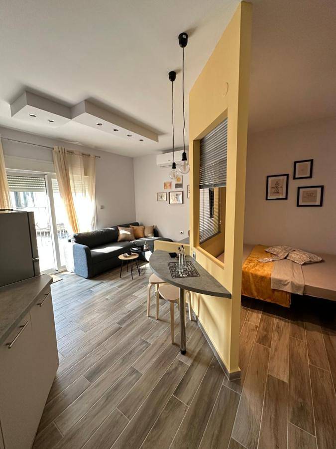 Gîte pour 3 personnes, avec terrasse et vue à Serrès