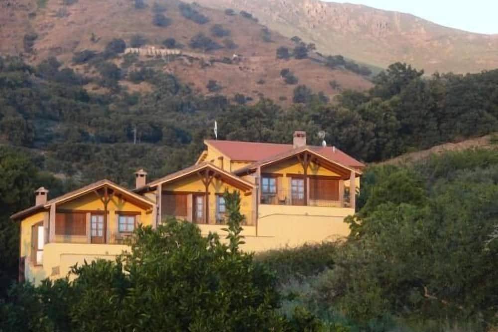 Casa Rural Acebuche Dein perfekter Landurlaub im Herzen des Valle del Ambroz 🌄✨ in Casas del Monte, Cáceres Region