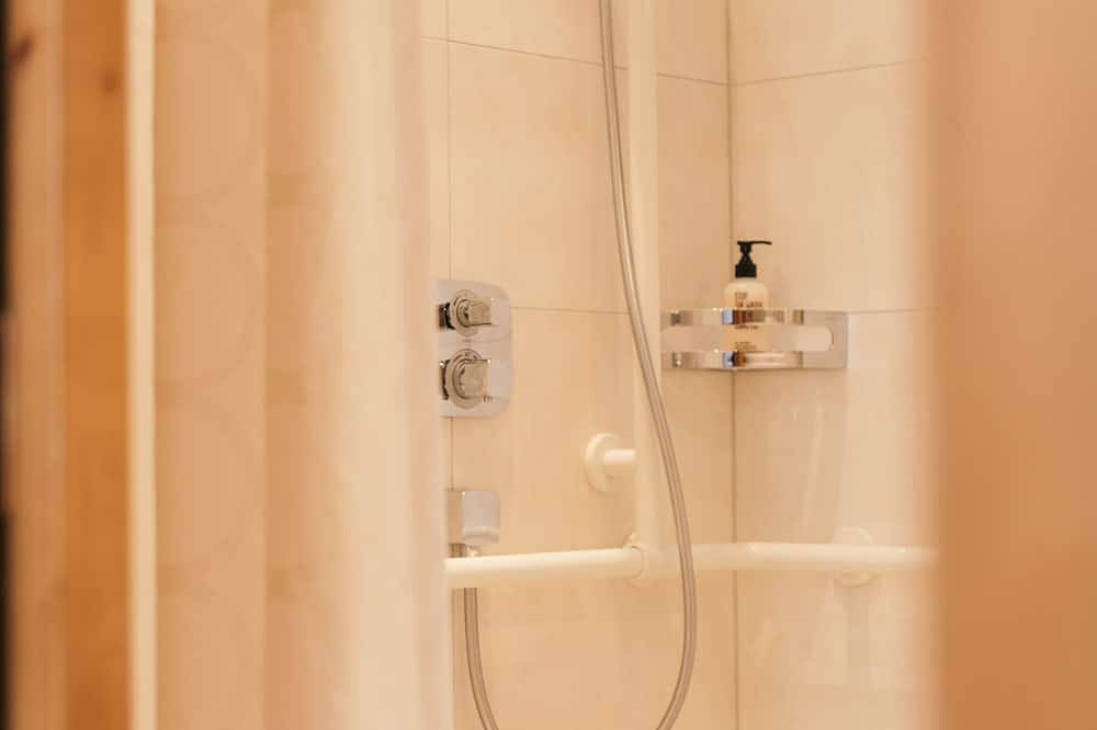 Ganze Wohnung, Villa Marwa: Apartment Hortensia im Grünen, ruhig, fußläufig ins Zentrum 10 Min. in Innsbruck, Innsbruck und Umgebung