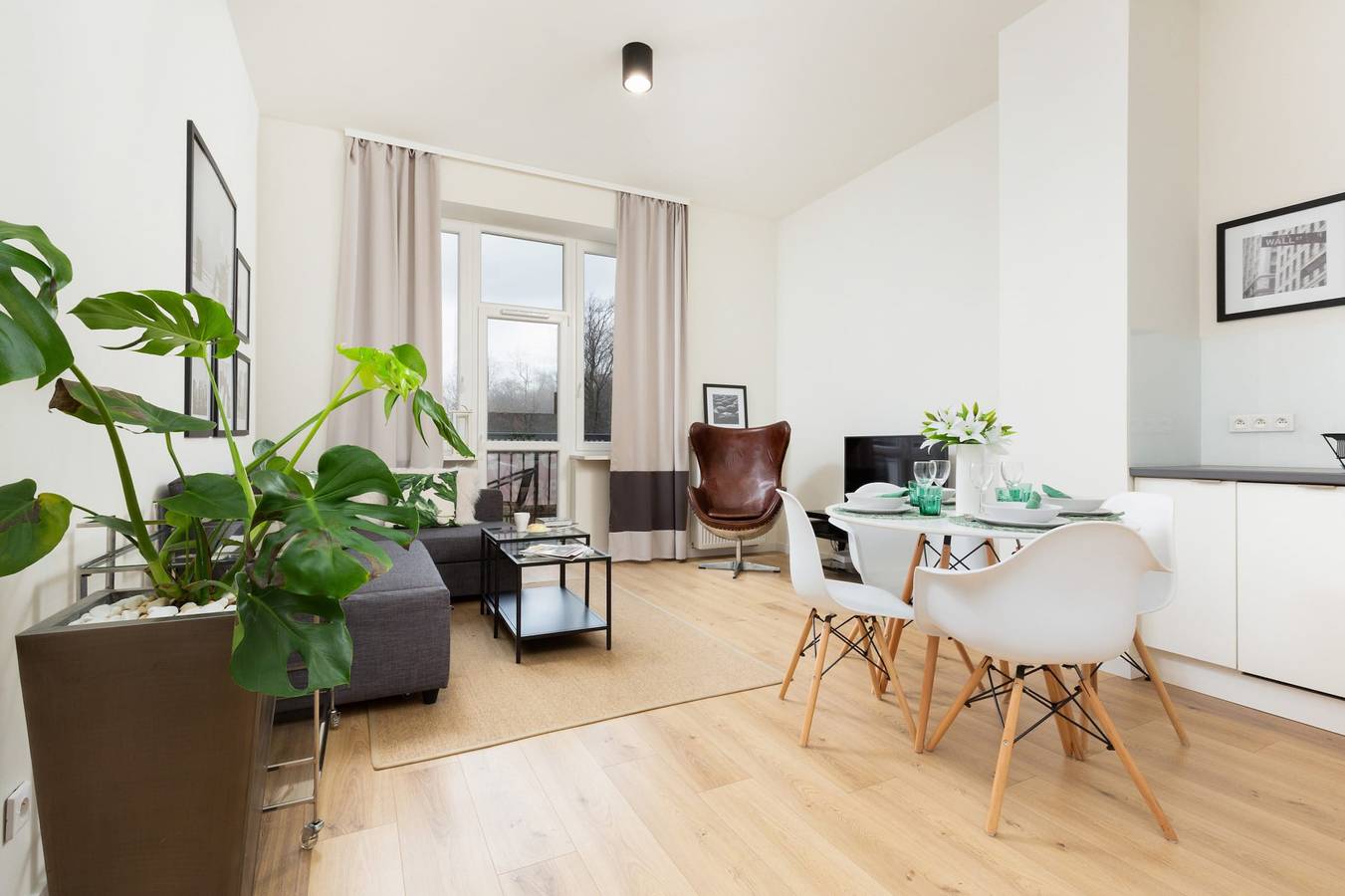 Cały apartament, A Unique Apartment with a Balcony & Parking | Close to Åazienki Krã³lewskie in Mokotów, Warszawa