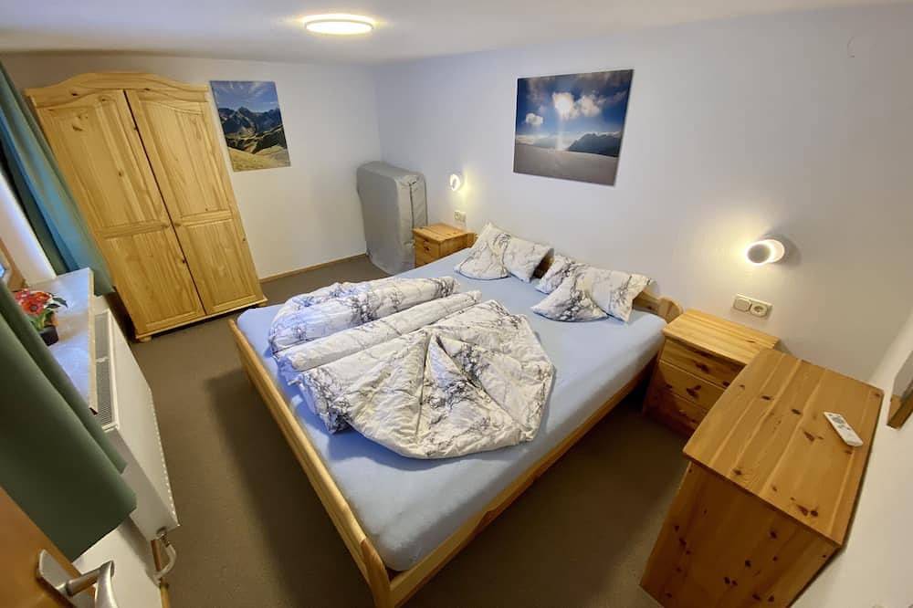 Geheel appartement, Rental-mit Garten-und Bergblick-Terrace-Private Bathroom in Hirschegg Kleinwalsertal, Mittelberg