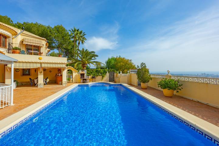 Villa für 8 Personen, mit Garten und Terrasse - 1
