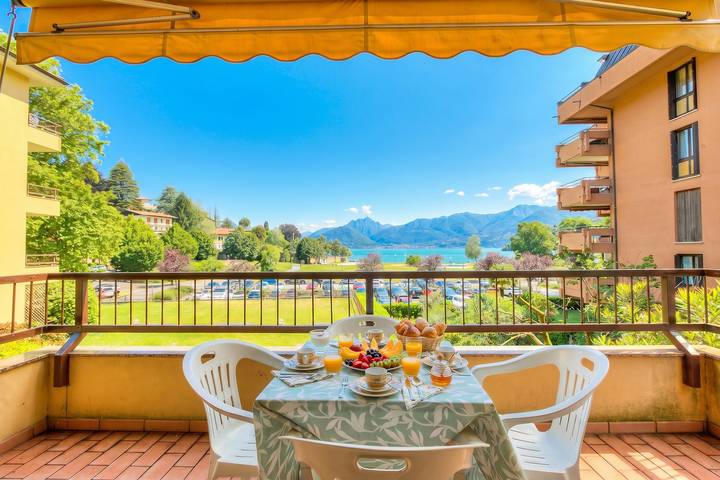 Gîte pour 4 personnes, avec Vue sur le lac à Laveno-Mombello